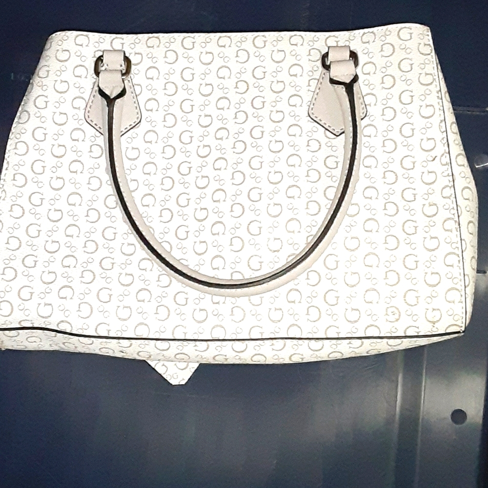 GUESS PURSE - Picture 2 of 5